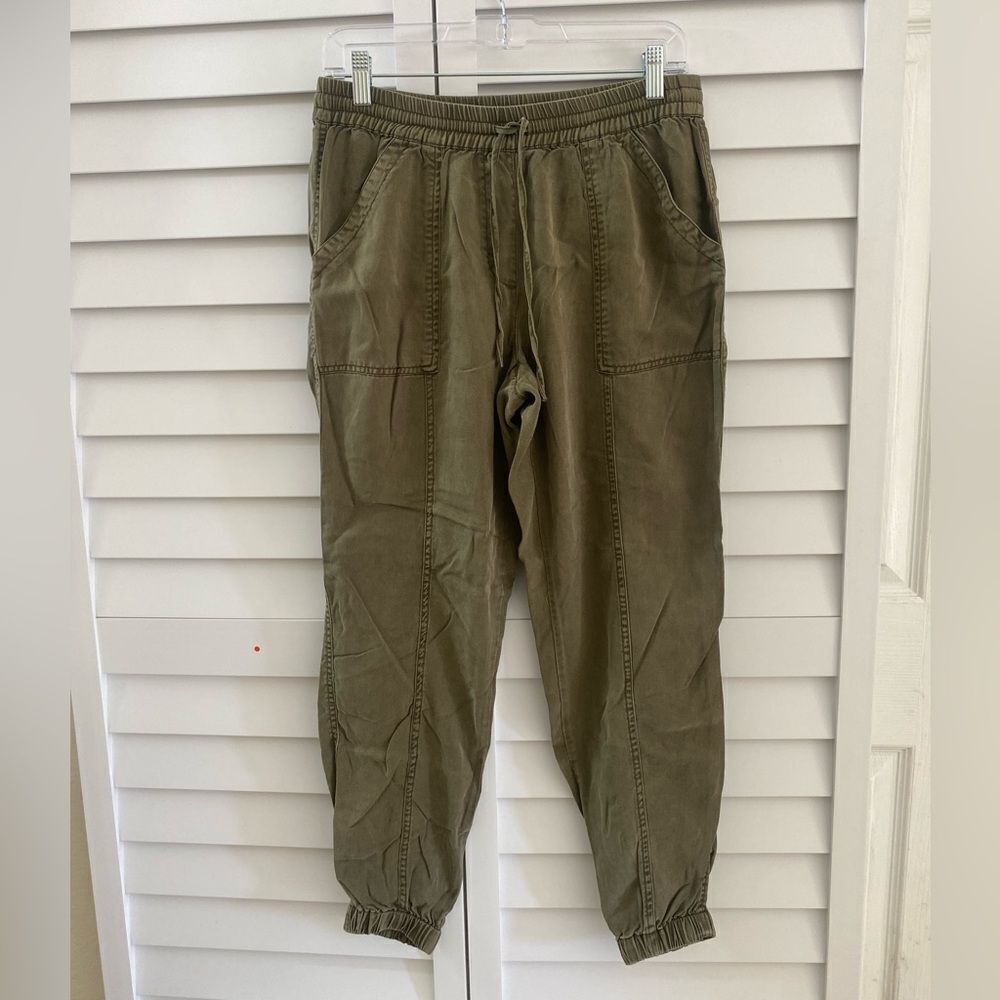 Women’s olive green cargo pants